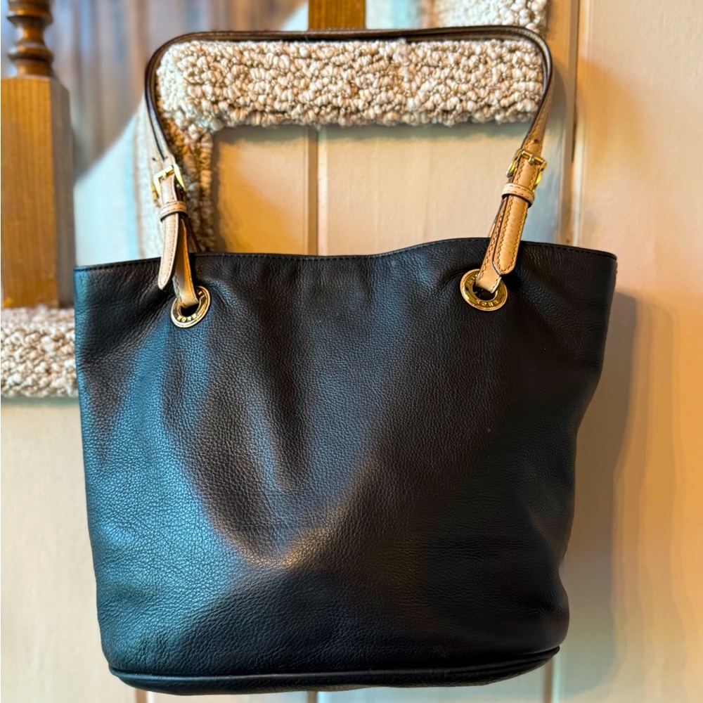 Michael Kors Elegant Black Leather Tote Bag